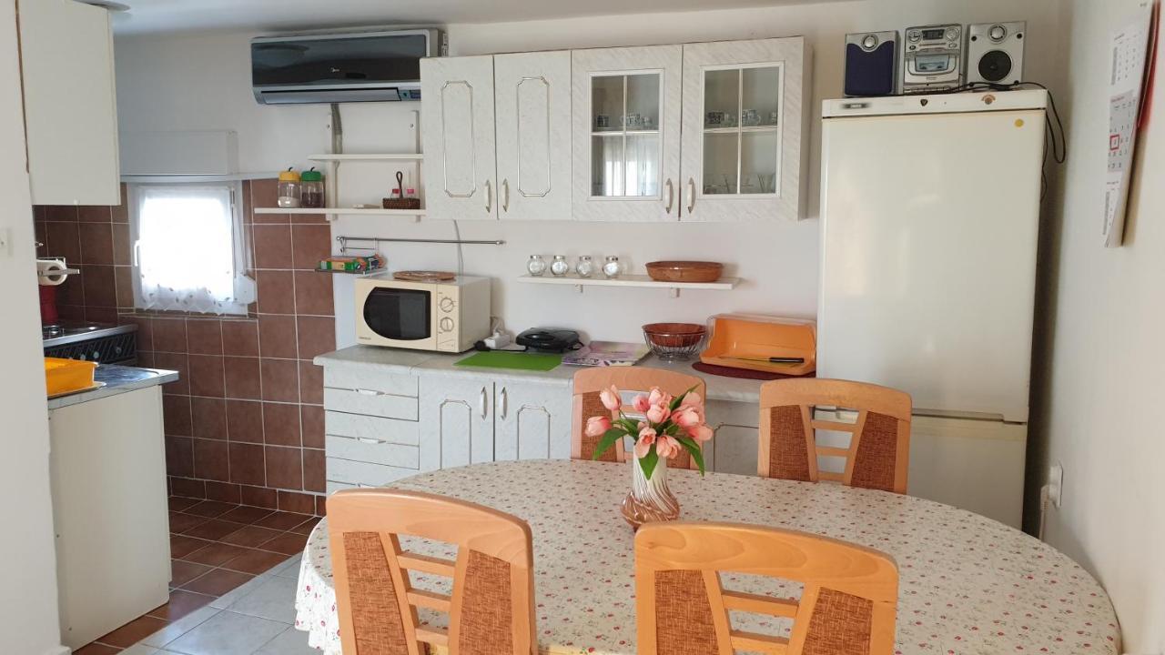 פונאנט Apartman Dinka מראה חיצוני תמונה